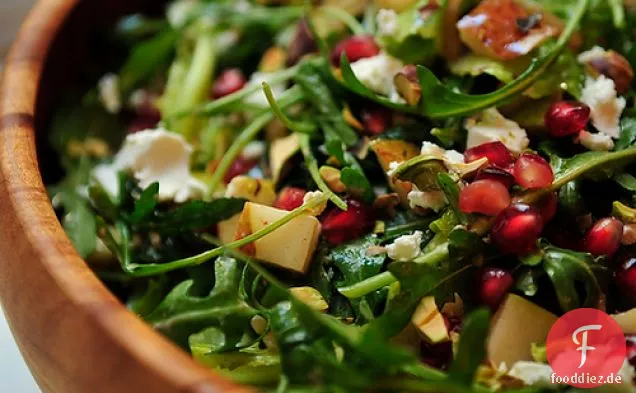 Rucola-Birnen-Ziegenkäsesalat mit Granatapfel-Vinaigrette