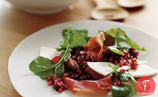 Serrano-Schinken-Rucola-Salat mit Granatapfelsalsa