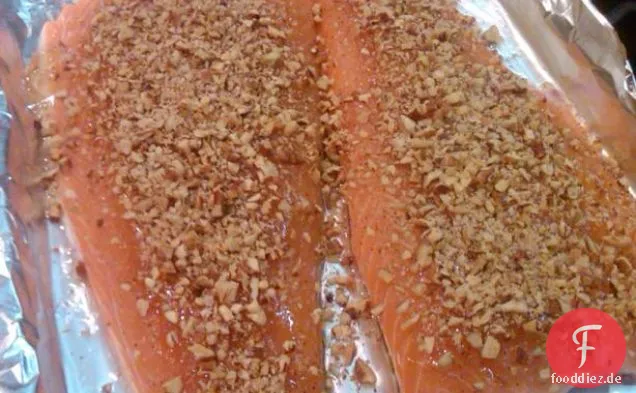 Gravad Lax mit einer Senf-Dill-Sauce