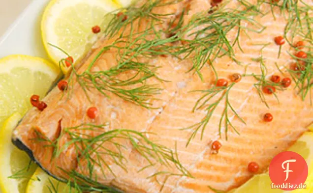 Kalt Pochierter Lachs mit Gurkensalat
