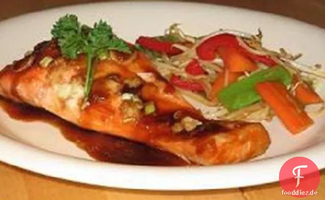 Hoisin Lachsfilets mit Stir Fry Gemüse