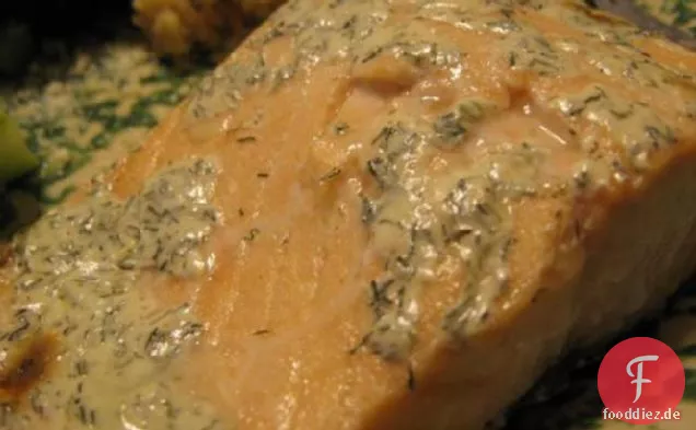 Einfacher fettarmer cremiger Dilllachs