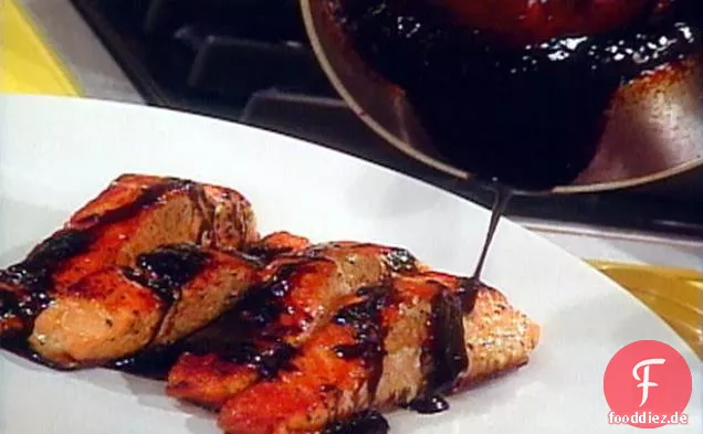 Pfanne gebratener Lachs mit Zitrusessig-Glasur und grünen Bohnen