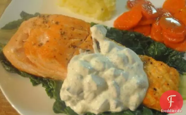 Gegrillter Lachs mit würziger Gurkensauce