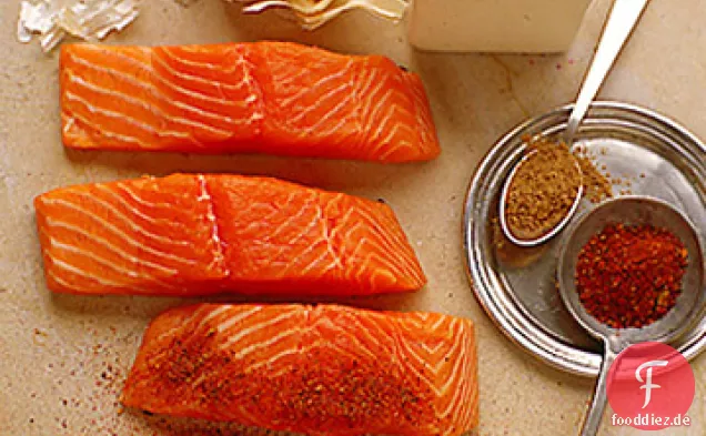 Chile-geriebener Lachs mit Papaya und Jakobsmuscheln