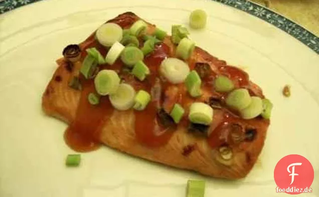 Asiatische Pflaume gebratener Lachs