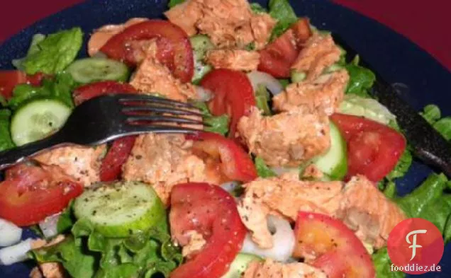 Lachs-Pflaumen-Tomaten-Salat