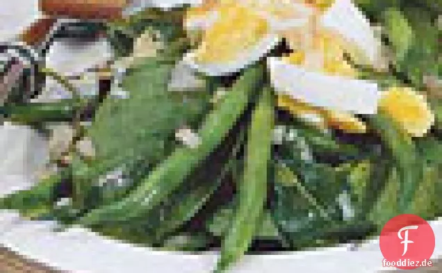 Rucola und grüner Bohnensalat mit Walnussöldressing