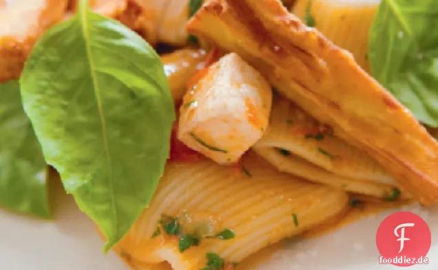 Marc Vetris Rigatoni mit Schwertfisch, Tomaten und Auberginen Pommes Frites