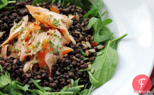 Lachs, Linsen und Rucola