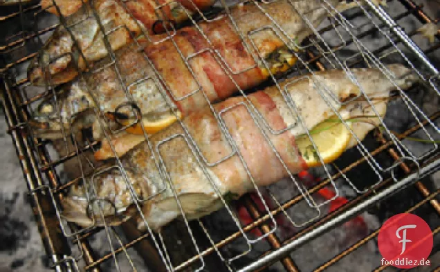 Lagerfeuer, Forelle mit Kräutern und Speck Rezept