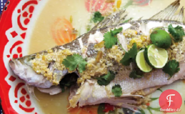 Gedämpfter Fisch mit Limette und Chile