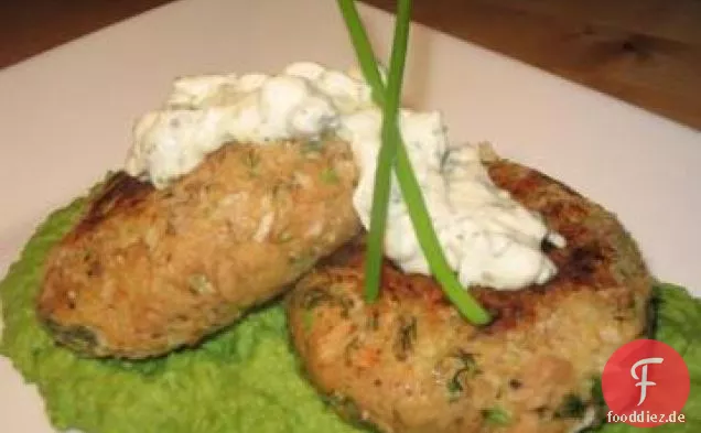 Thunfisch-Pabucas (Pasteten) mit zwei Rettich-Kapern-Sauce