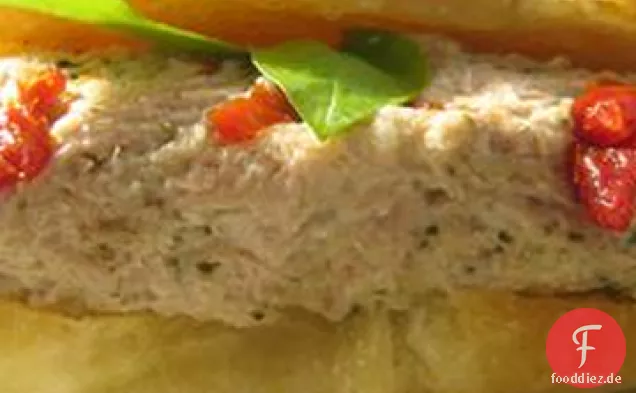 Pesto Thunfischsalat mit sonnengetrockneten Tomaten