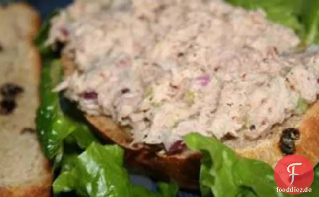 Thunfischsalat-Sandwich mit Rosinenbrot