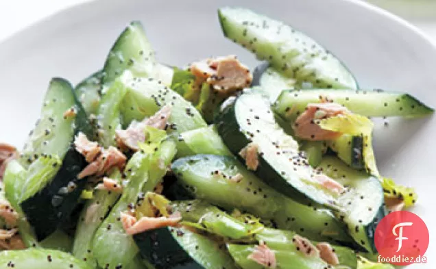 Gurken-Sellerie-Salat mit Thunfisch