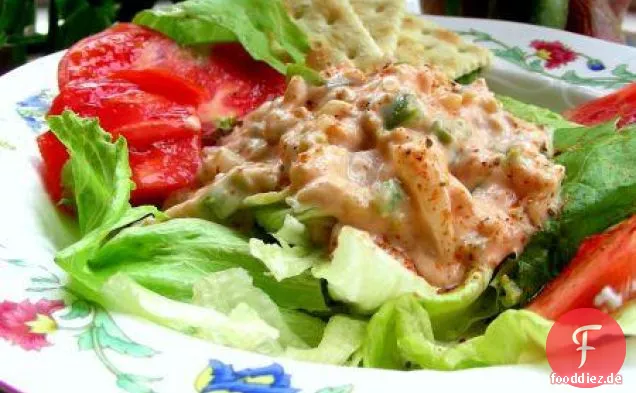 Thunfischsalat in Salatverpackungen