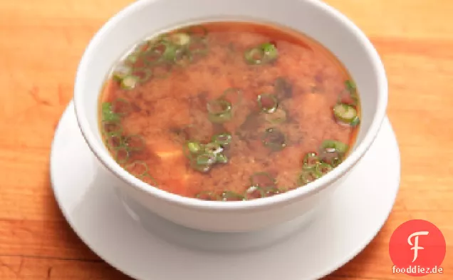 Einfache Ein-Topf-Miso-Suppe