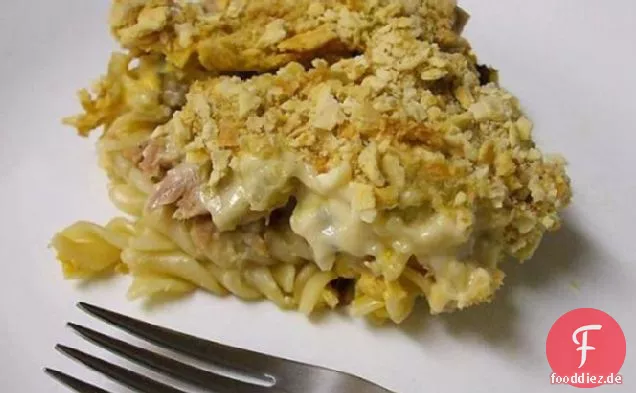 Geschichteter Thunfisch-Nudel-Auflauf