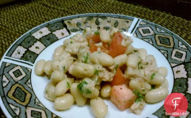 Salat aus weißen Bohnen, Thunfisch und Tomaten