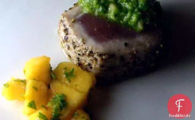 Thunfischmedaillons mit Papaya-Chutney und Korianderpesto