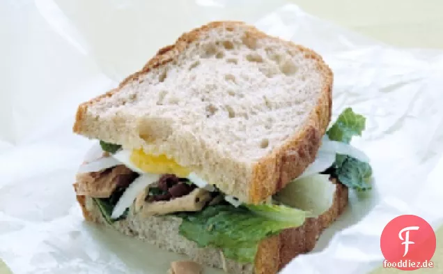 Thunfisch-Ei-Sandwich mit Knoblauchvinaigrette