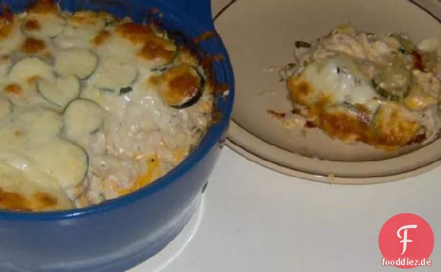 Geschichteter käsiger Thunfisch-Zucchini-Auflauf
