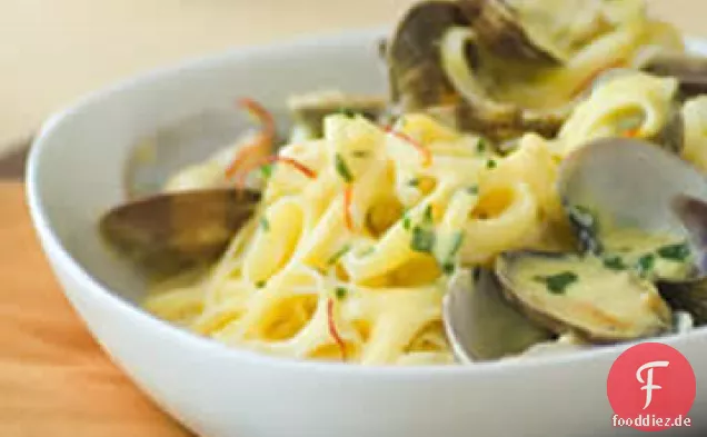 Linguine mit Muscheln in Safran Alfredo Sauce
