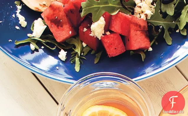 Wassermelonen -, Feta und Rucola-Salat mit Balsamico-Glasur