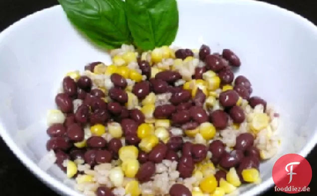 Schwarze Bohnen und Reissalat