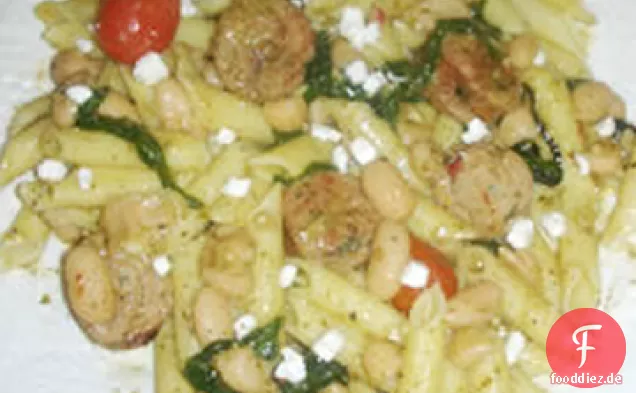 Penne mit würziger Hühnerwurst, Bohnen und Gemüse