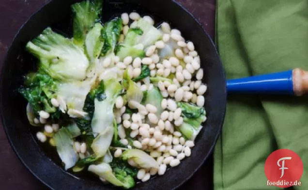 Kochen Sie das Buch: Geschmorte Escarole mit weißen Bohnen