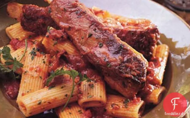 Geschmorte Spareribs mit Rigatoni