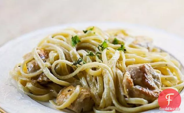 Hühnernudeln mit Thymian-Minze-Sahnesauce