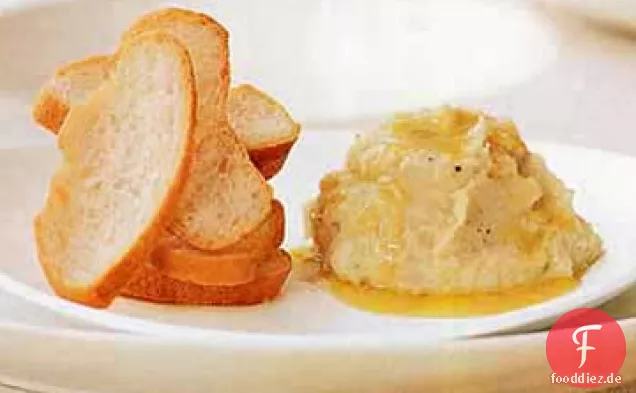 Weißes Bohnenpüree mit Knoblauchvinaigrette und Croutes