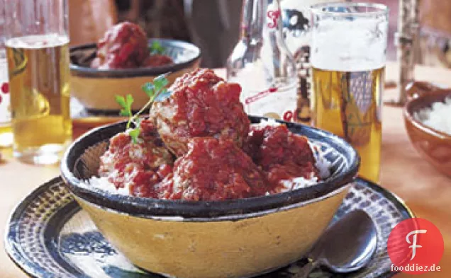 Fleischbällchen in Tomaten-Serrano-Chili-Sauce