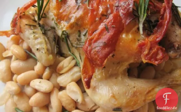 Cornische Wildhühner mit Schinken und Rosmarin mit weißen Bohnen