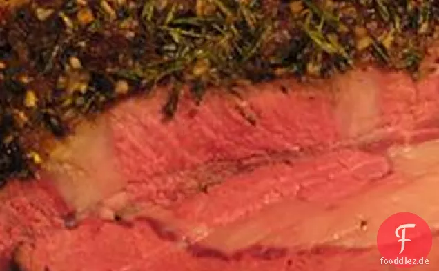 Knoblauch ohne Knochen und Rosmarin gerieben Prime Rib mit Rotwein-Pilzsauce