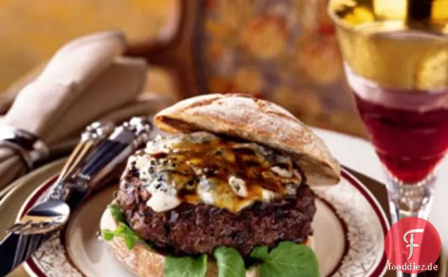 Steinpilz-Gorgonzola-Burger mit Kalbfleisch Demi-Glacé