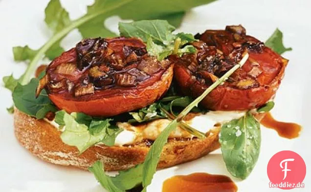 Geröstete Roma-Tomaten auf Toast