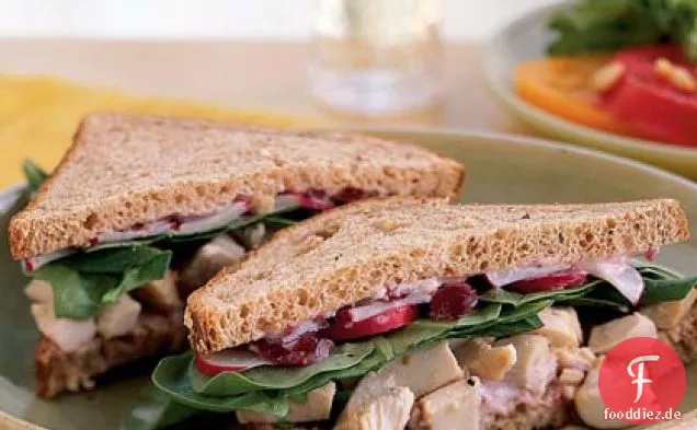 Brathähnchen und Cranberry-Sandwiches