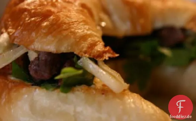 Steak-und Fenchel-Croissant Sandwiches