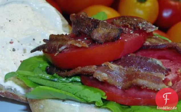BLT Mit geräuchertem Speck, Beefsteak Tomaten, Rucola und Zitrone Aioli