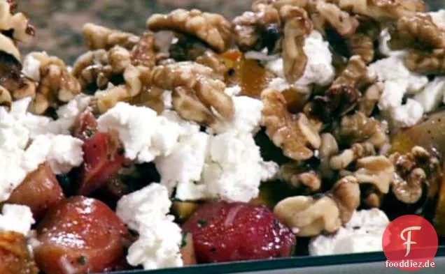 Gerösteter Rübensalat mit kandierten Walnüssen