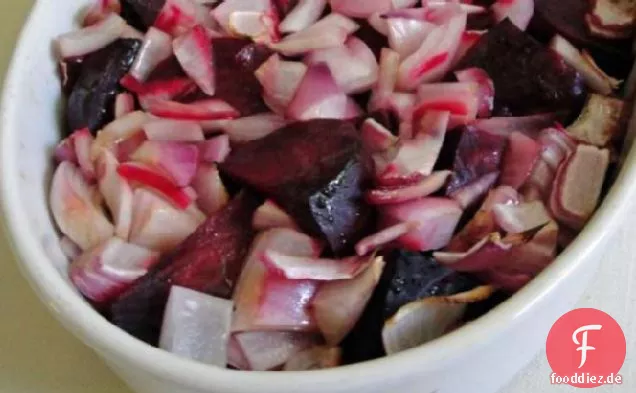 Gebackene Rote Beete und rote Zwiebel