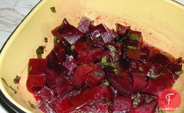 Superfood-Salat mit marokkanischem Dressing