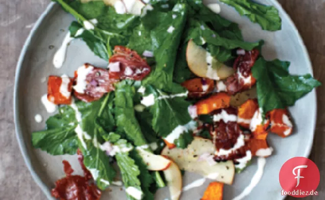 Welken Greens Salat mit Kürbis, Äpfel und Land Schinken