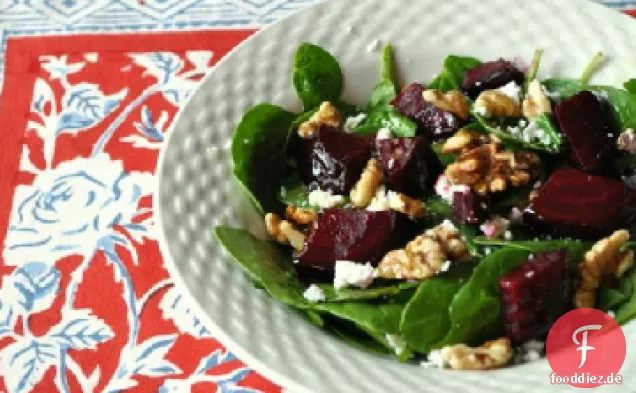 Spinatsalat mit Rüben und Walnüssen