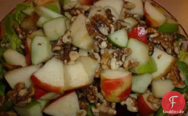 Apfel-, Rüben- und Walnusssalat