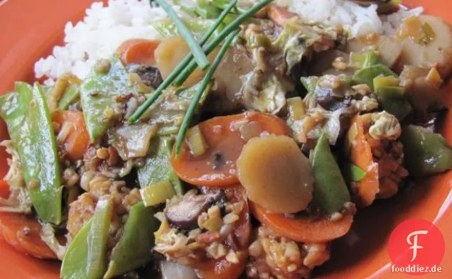 Orientalischer gebratener Nudelsalat